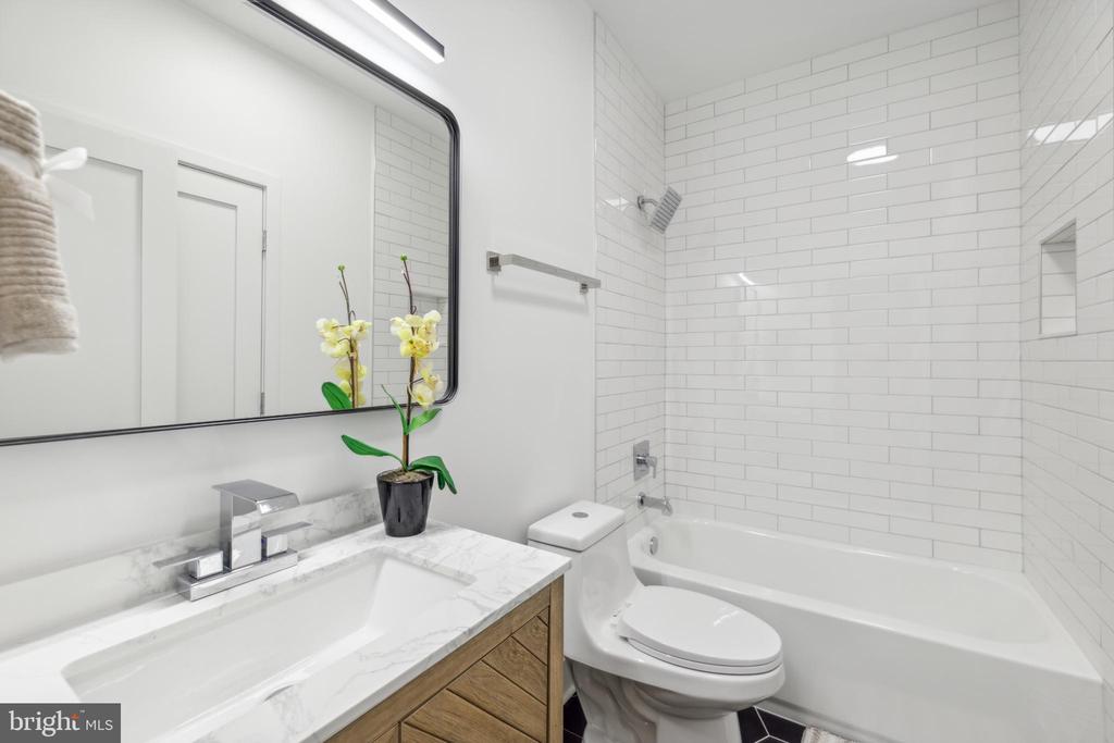 1621 T STREET SE Unit: 6