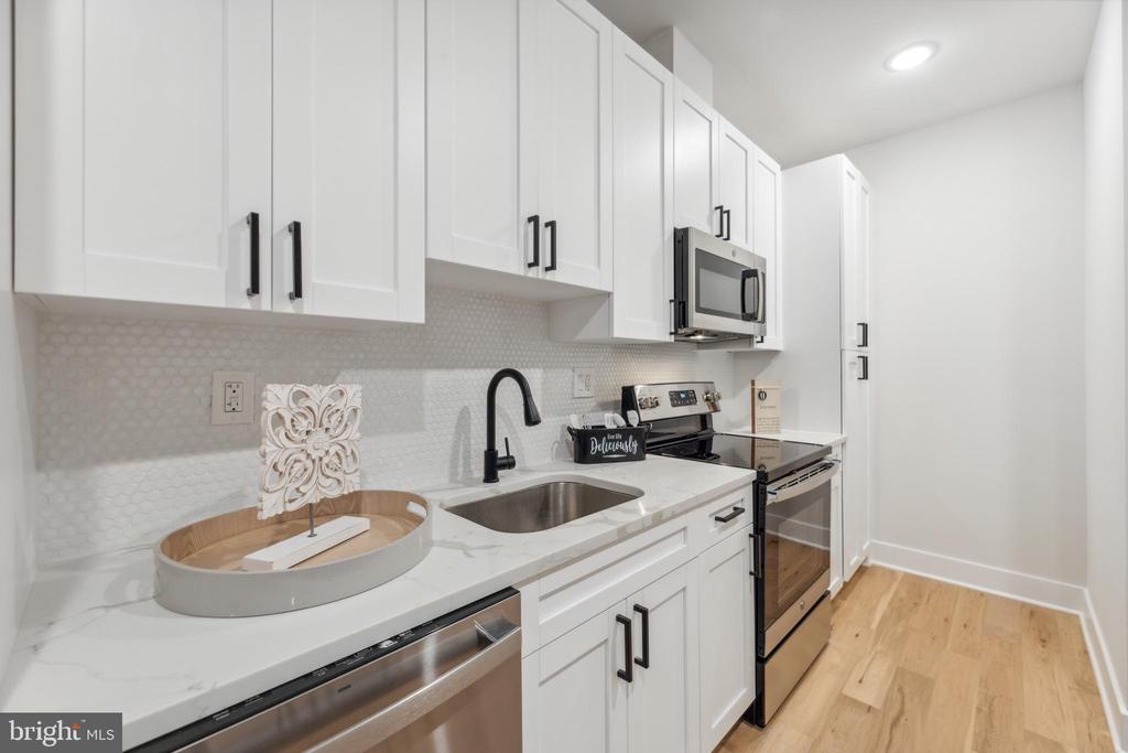 1621 T STREET SE Unit: 6