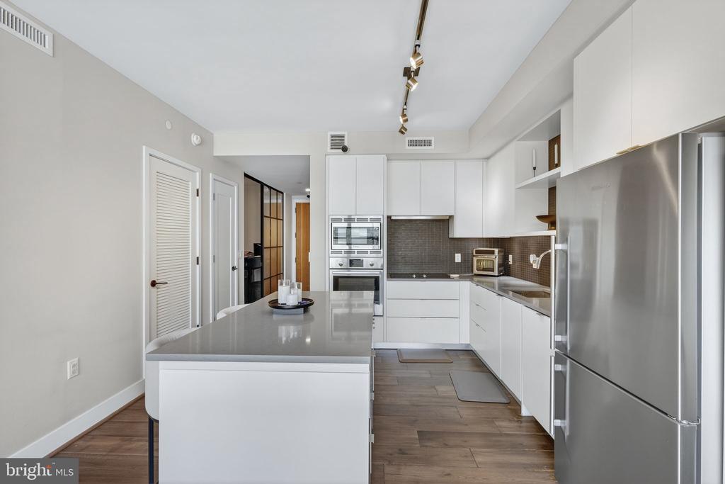 1300 4TH STREET SE Unit: 205