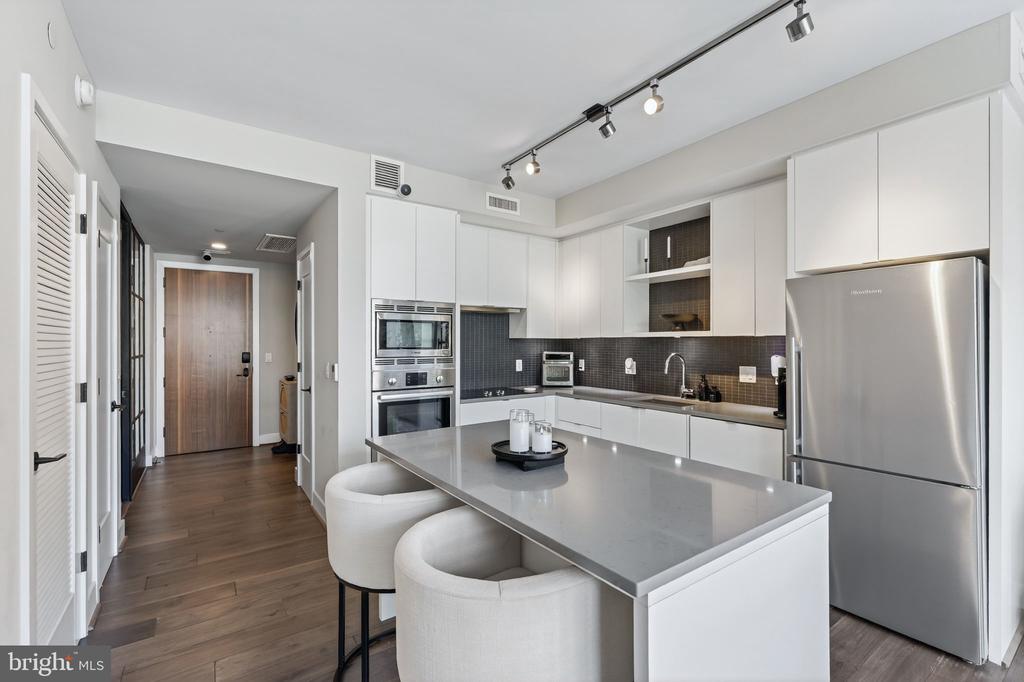1300 4TH STREET SE Unit: 205