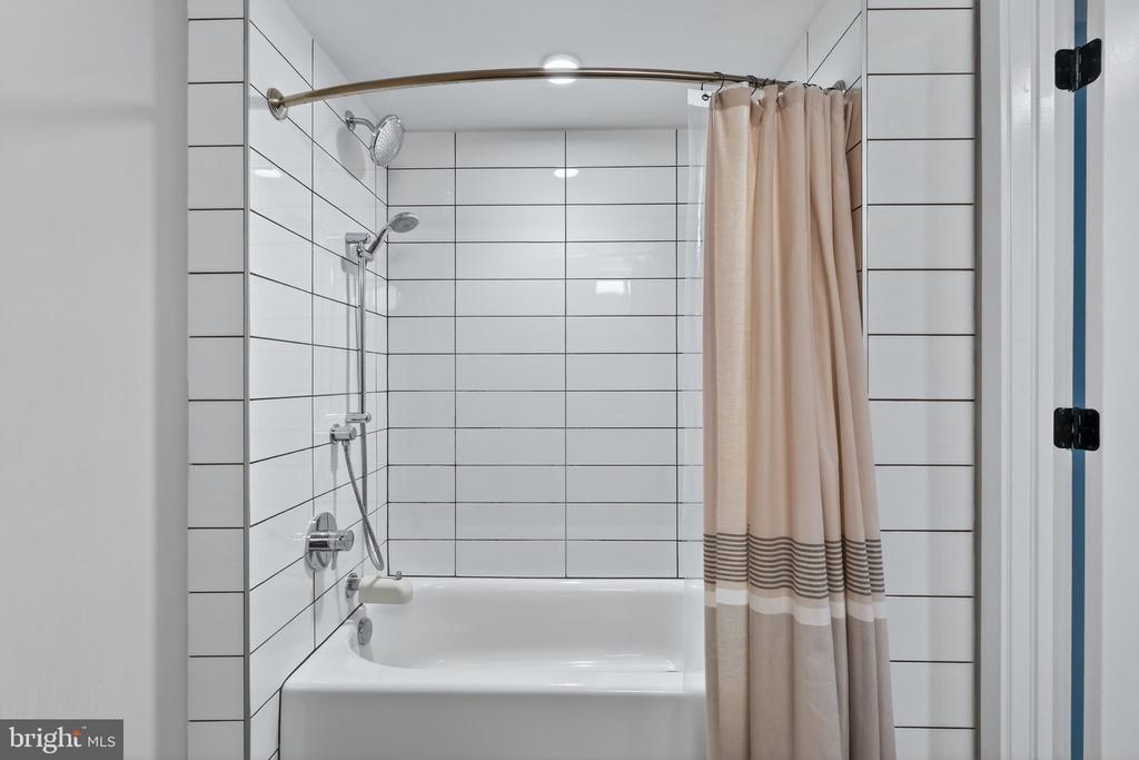 1300 4TH STREET SE Unit: 205