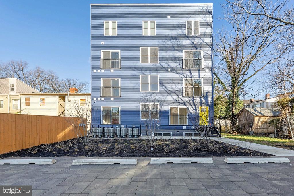 1621 T STREET SE Unit: 8