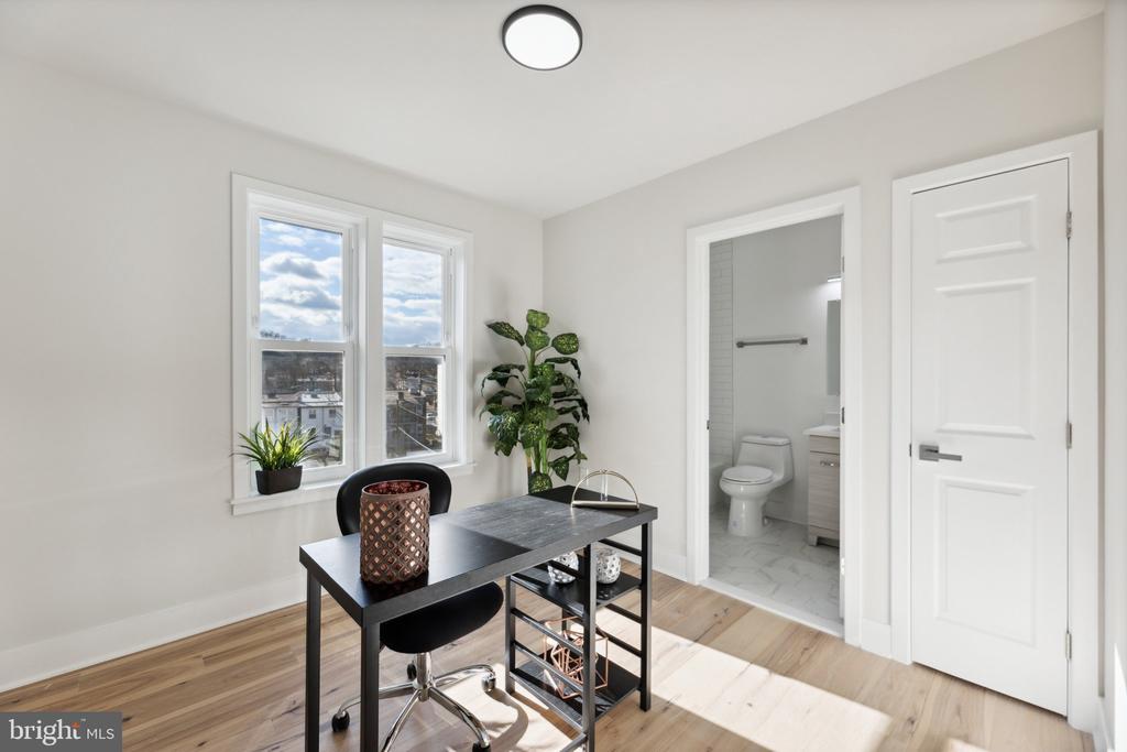 1621 T STREET SE Unit: 8