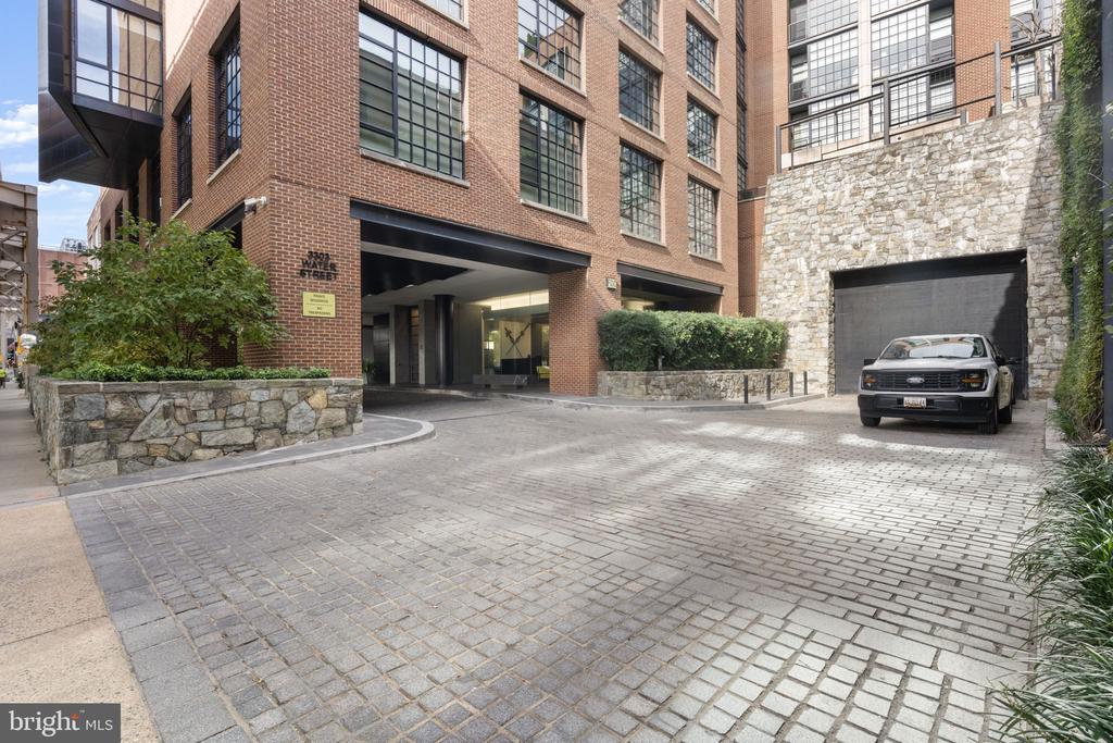 3303 WATER STREET NW Unit: 4B
