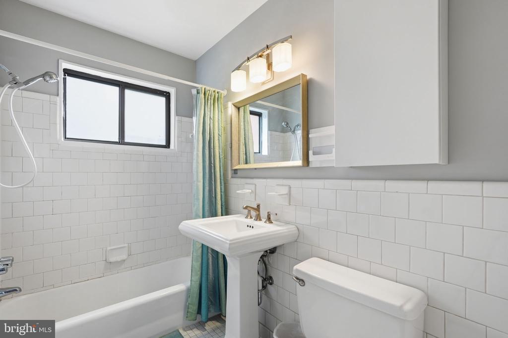 2325 42ND STREET NW Unit: 321