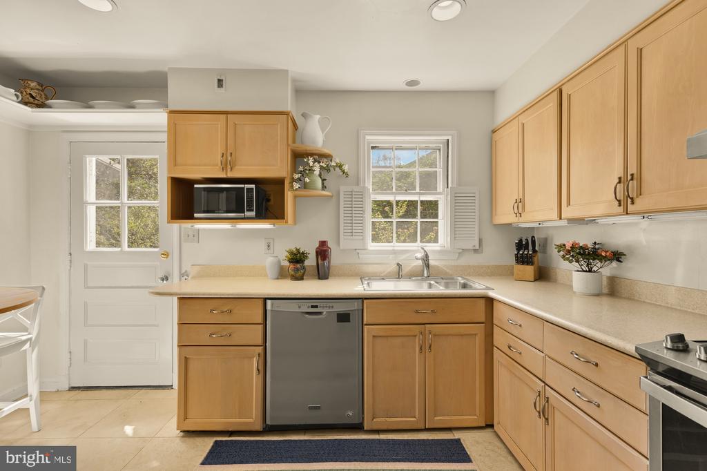 7064 31ST STREET NW