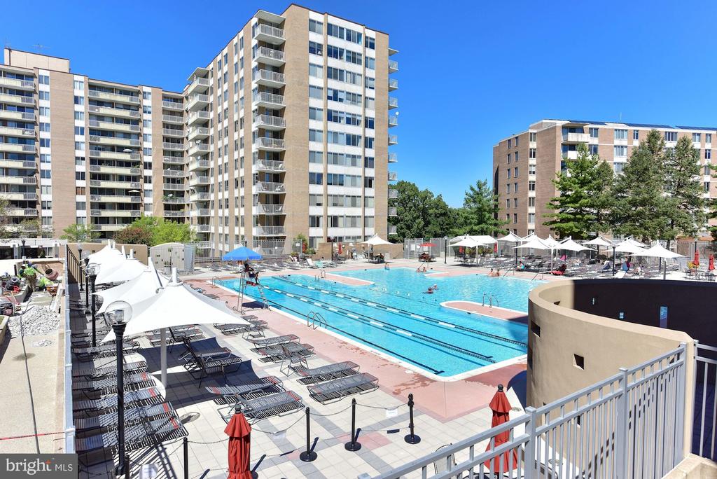 3001 VEAZEY TERRACE NW Unit: 1307