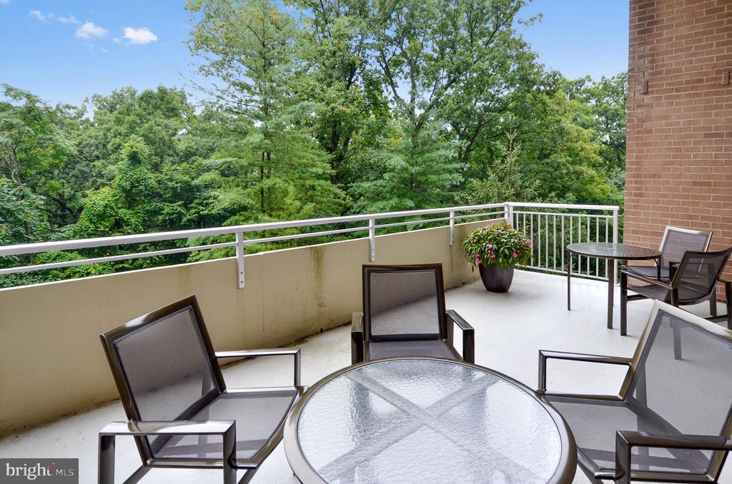 3001 VEAZEY TERRACE NW Unit: 1307