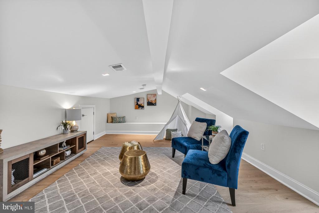 1317 GALLATIN STREET NW