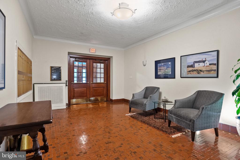 3930 CONNECTICUT AVENUE NW Unit: 205-H