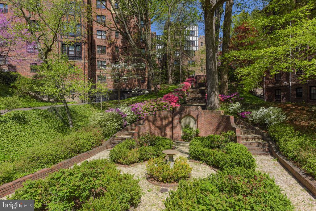 3930 CONNECTICUT AVENUE NW Unit: 205-H