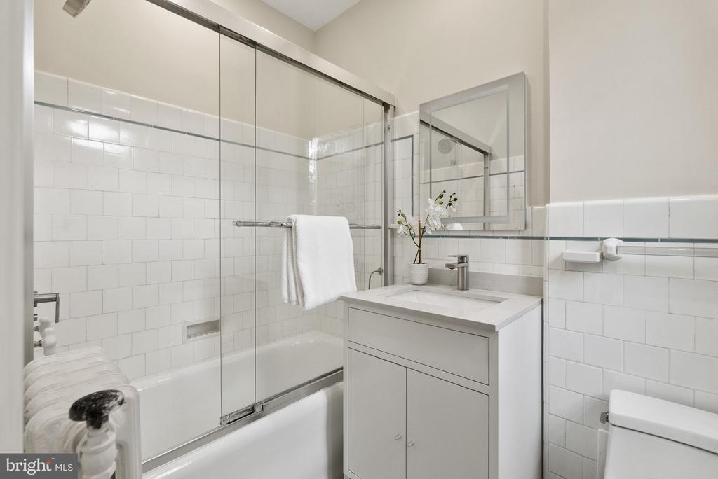 3930 CONNECTICUT AVENUE NW Unit: 205-H