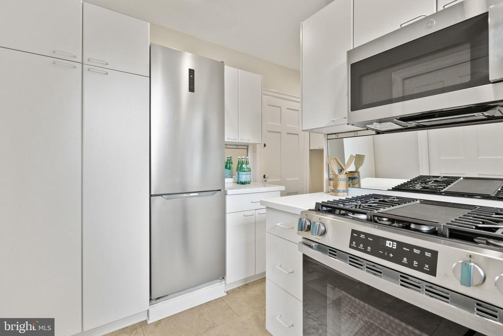 3930 CONNECTICUT AVENUE NW Unit: 205-H