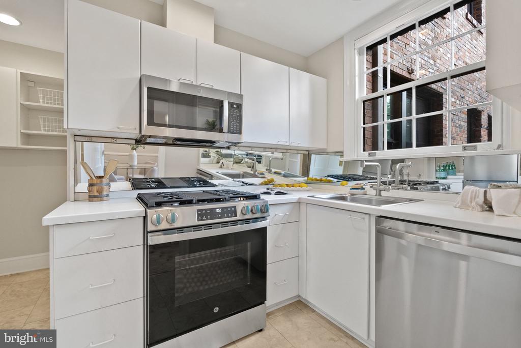 3930 CONNECTICUT AVENUE NW Unit: 205-H