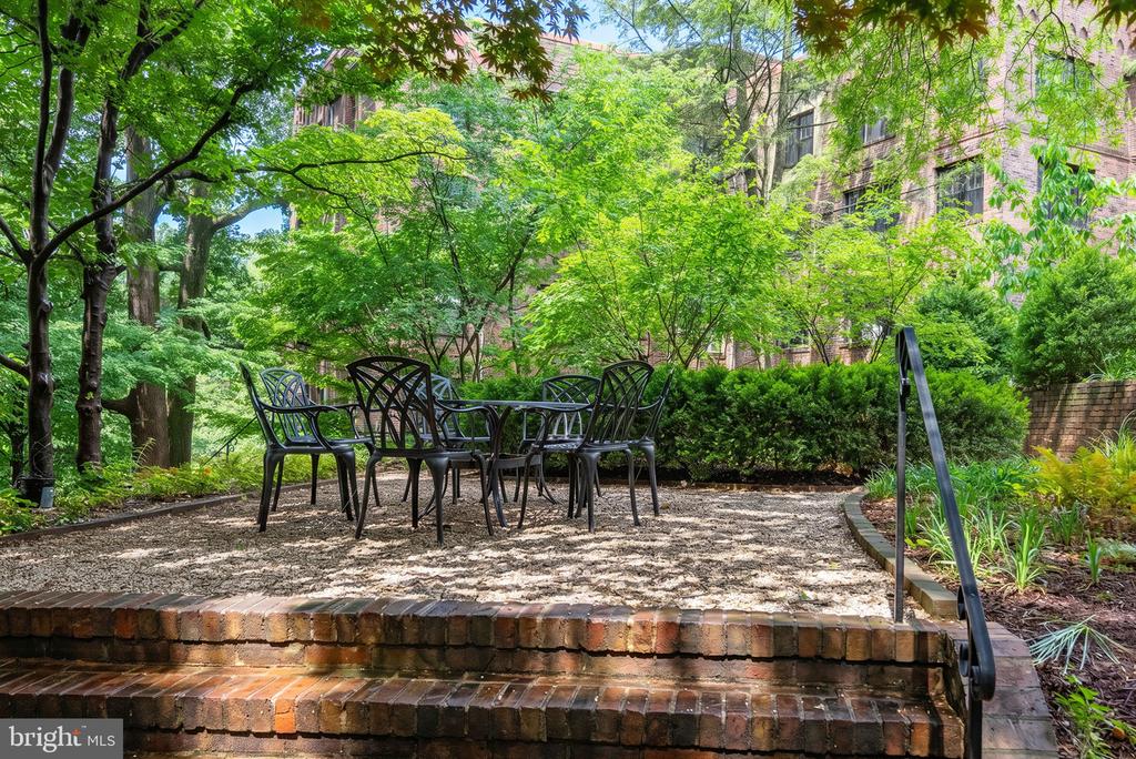 3930 CONNECTICUT AVENUE NW Unit: 205-H