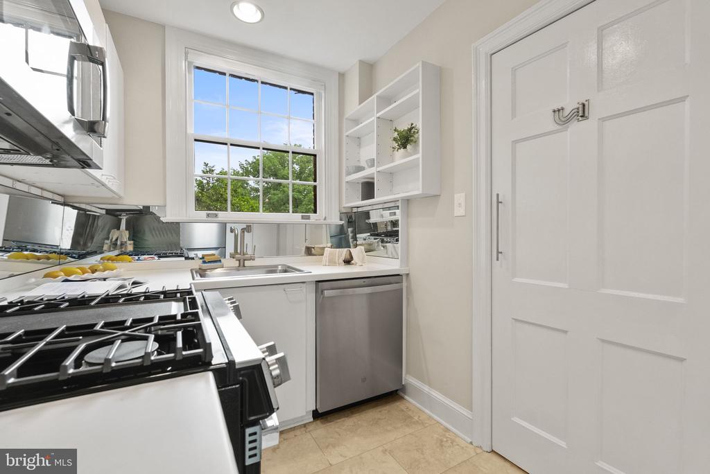 3930 CONNECTICUT AVENUE NW Unit: 205-H