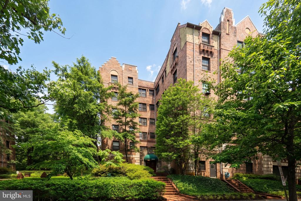 3930 CONNECTICUT AVENUE NW Unit: 205-H
