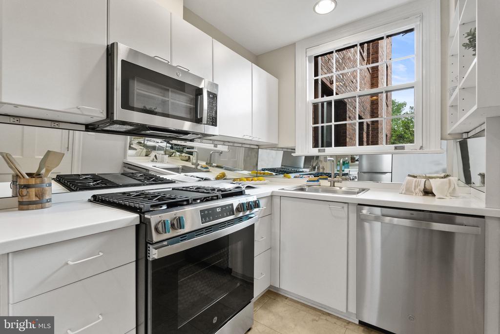 3930 CONNECTICUT AVENUE NW Unit: 205-H