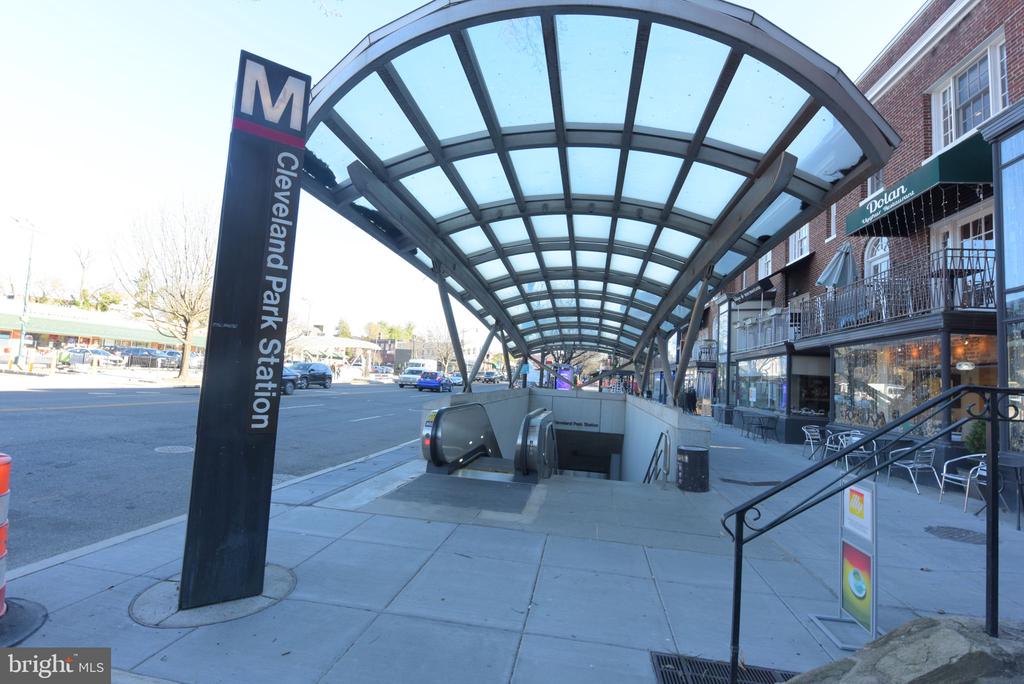 3930 CONNECTICUT AVENUE NW Unit: 205-H