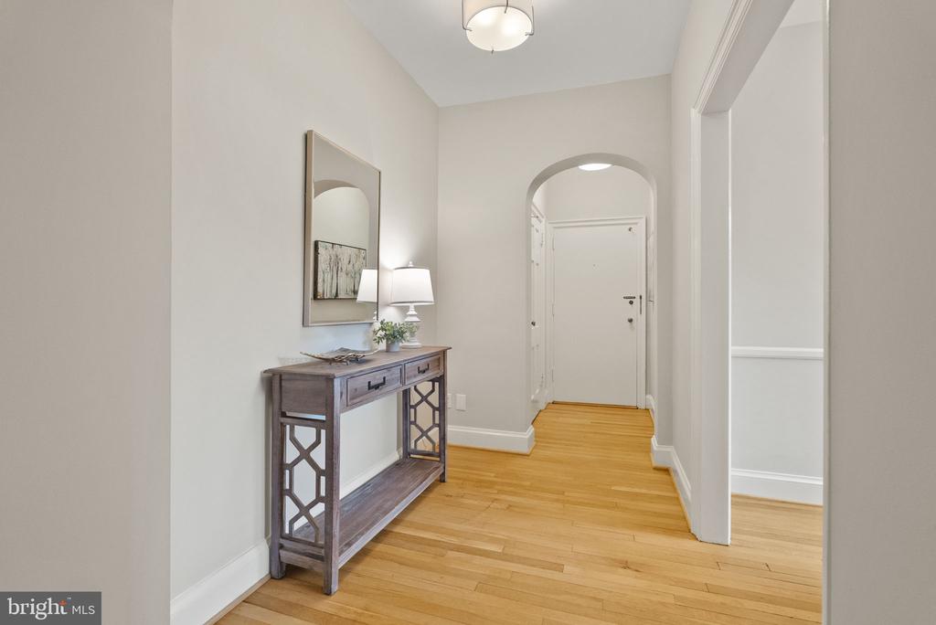 3930 CONNECTICUT AVENUE NW Unit: 205-H