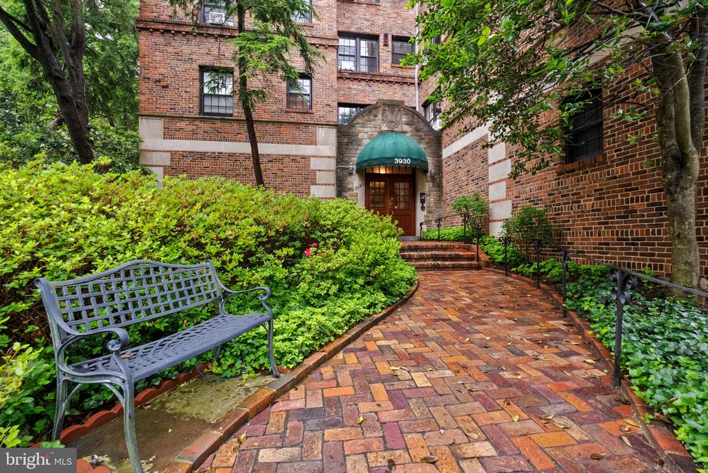3930 CONNECTICUT AVENUE NW Unit: 205-H
