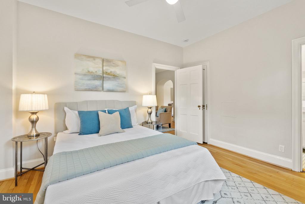 3930 CONNECTICUT AVENUE NW Unit: 205-H