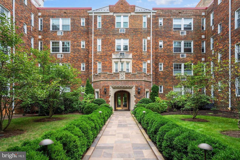 3051 IDAHO AVENUE NW Unit: 106