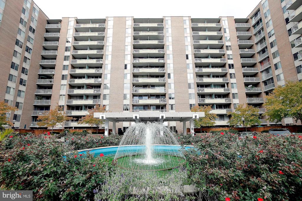 3001 VEAZEY TERRACE NW Unit: 1317