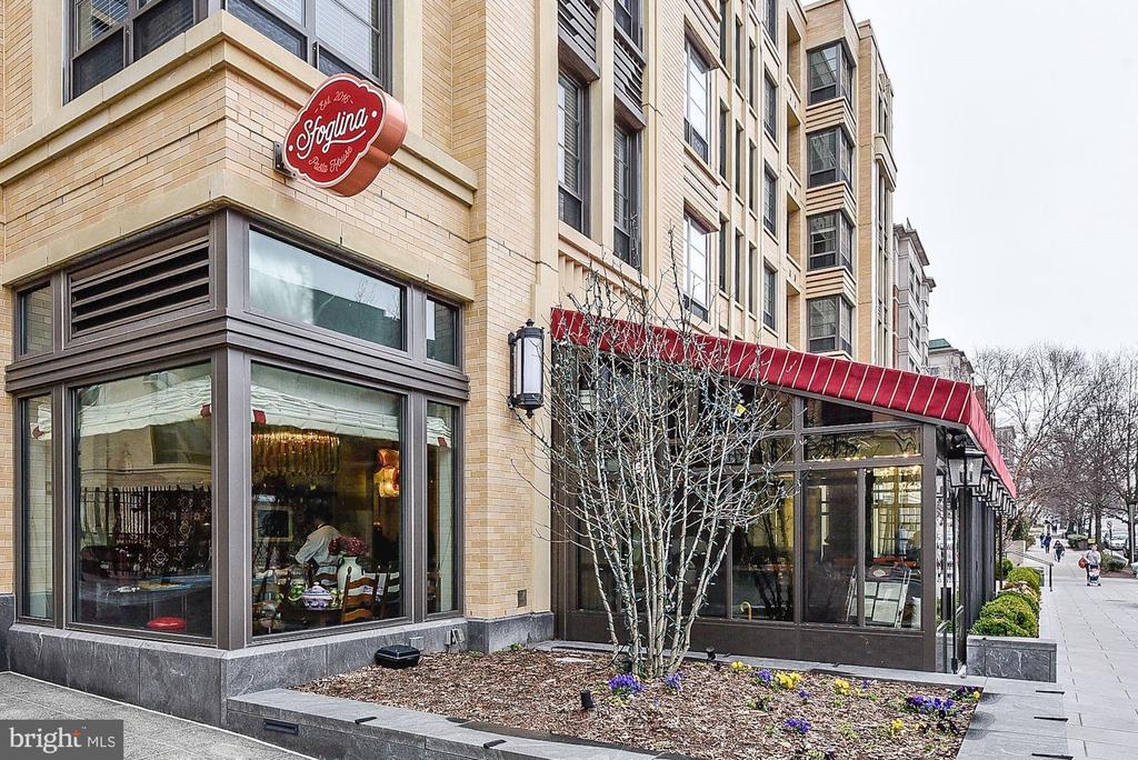 3001 VEAZEY TERRACE NW Unit: 1317