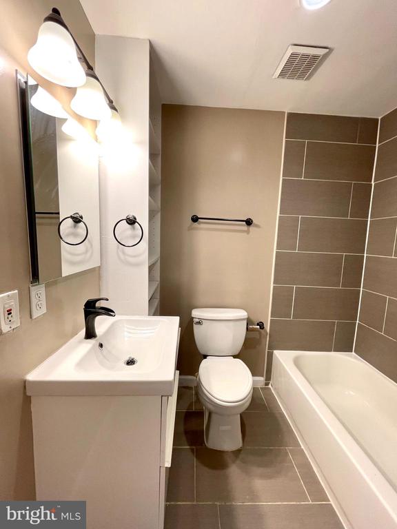 819 12TH STREET NE Unit: #1
