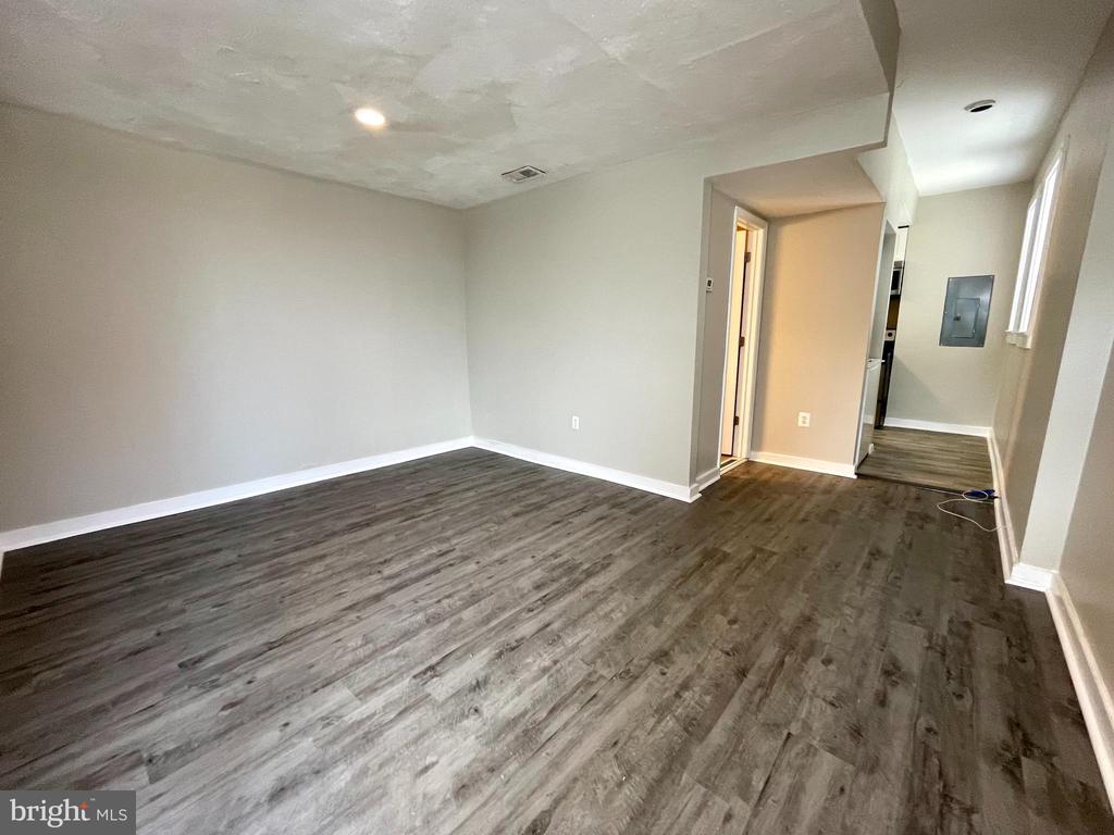819 12TH STREET NE Unit: #1