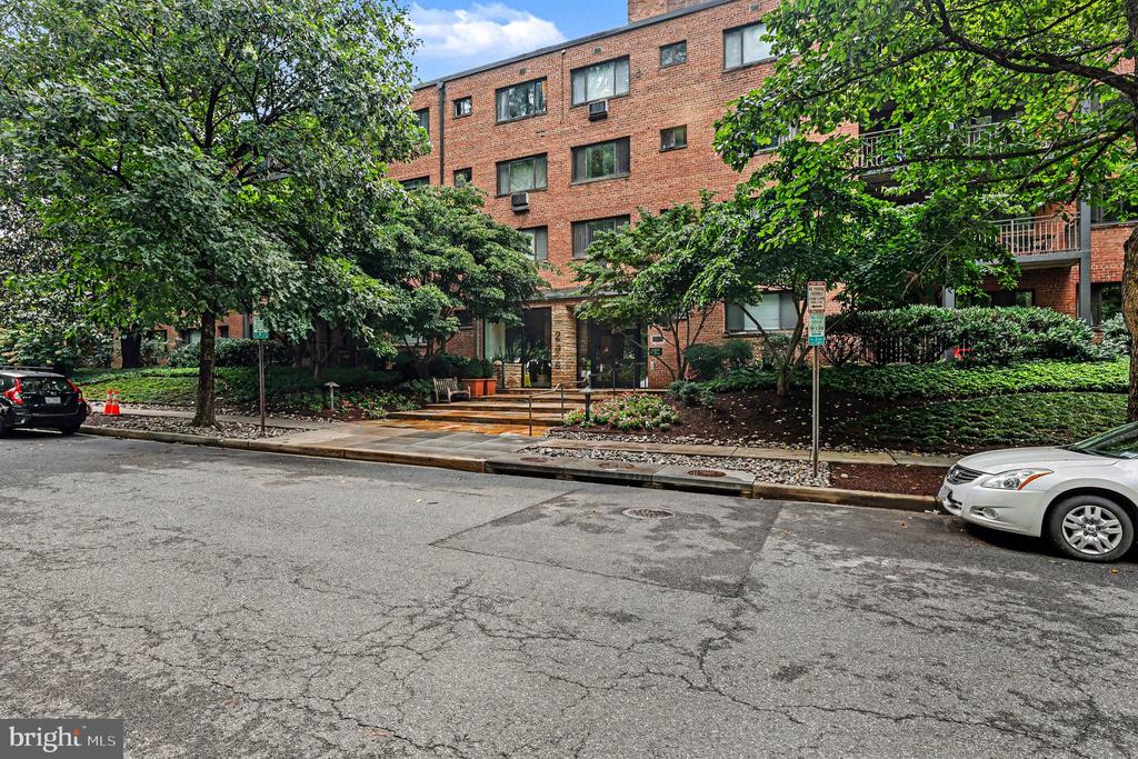 2325 42ND STREET NW Unit: 220