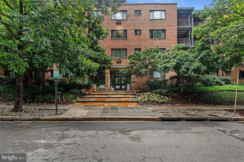 2325 42ND STREET NW Unit: 220