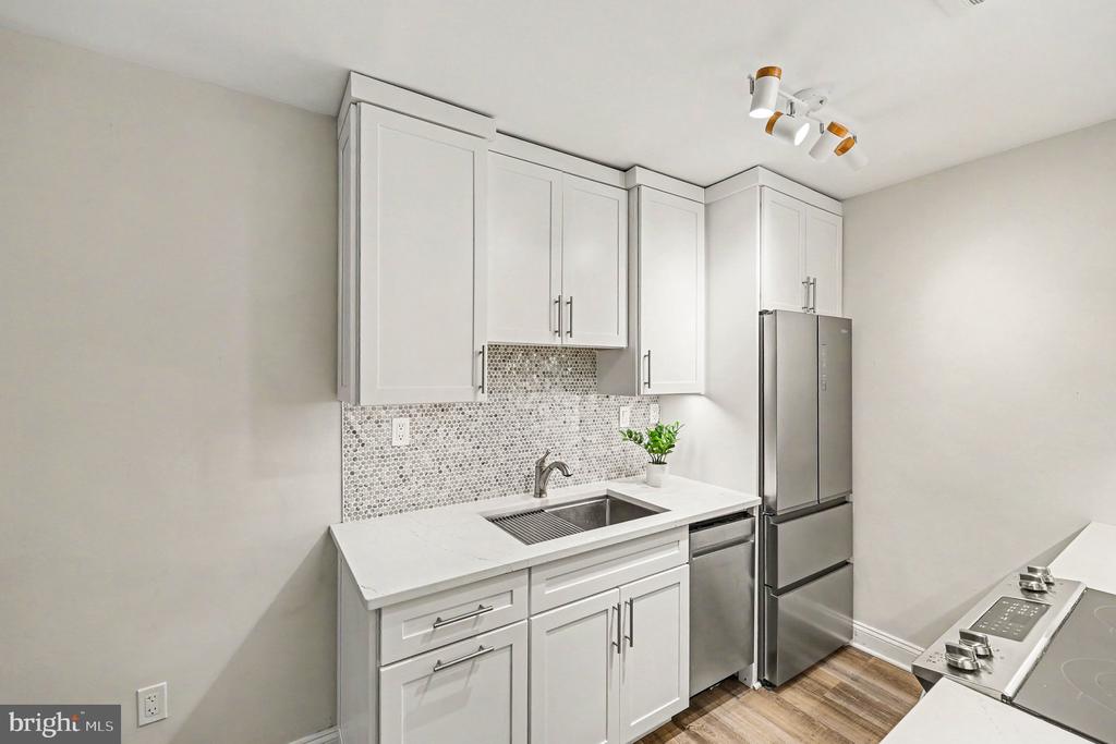2325 42ND STREET NW Unit: 220