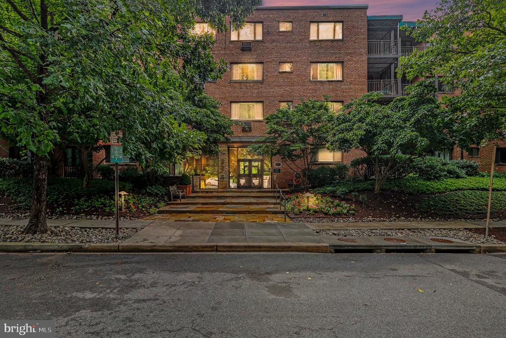 2325 42ND STREET NW Unit: 220