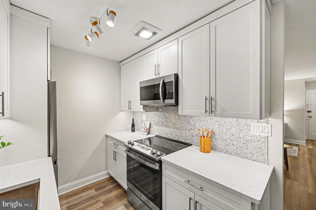 2325 42ND STREET NW Unit: 220