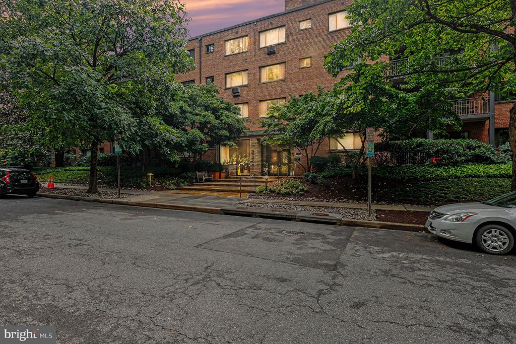 2325 42ND STREET NW Unit: 220