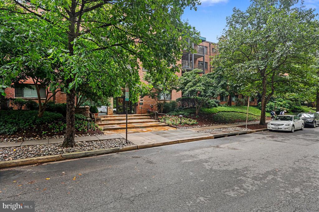 2325 42ND STREET NW Unit: 220