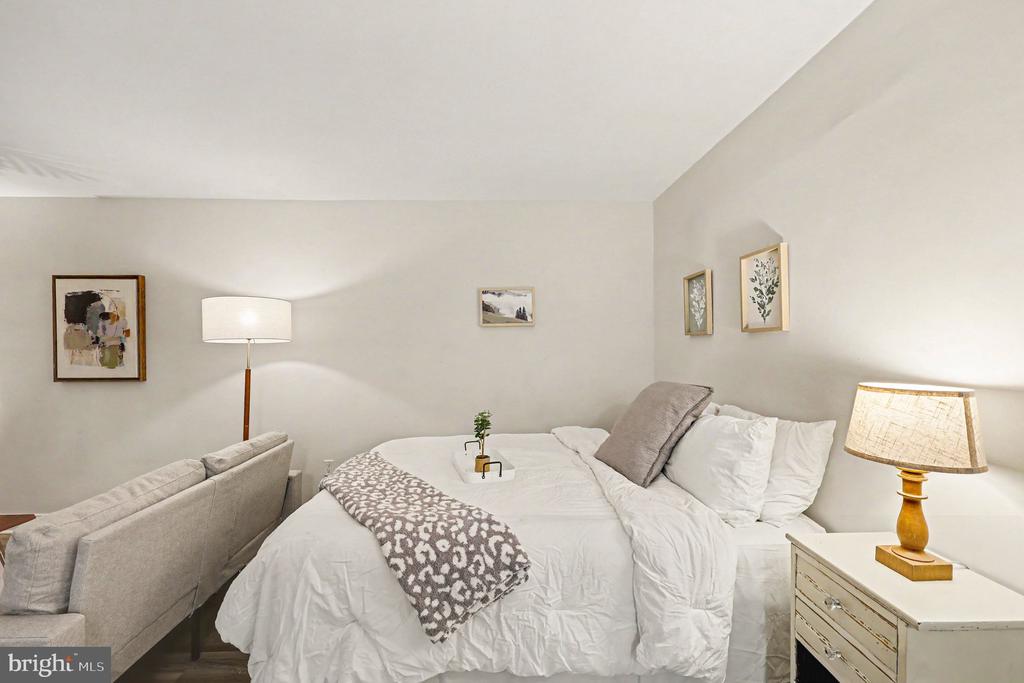 2325 42ND STREET NW Unit: 220