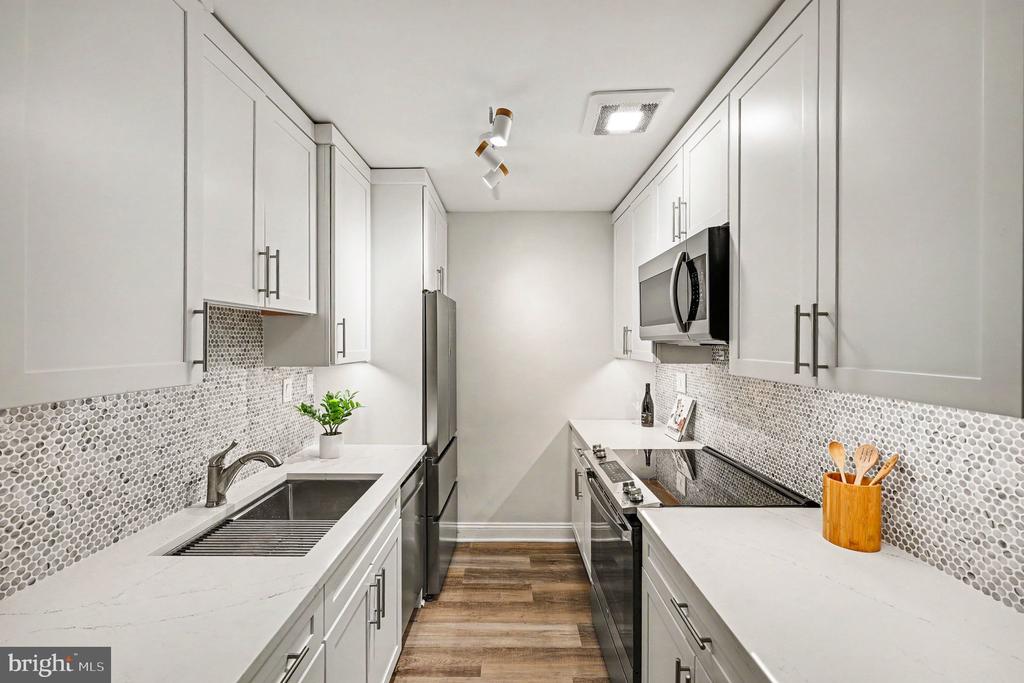 2325 42ND STREET NW Unit: 220