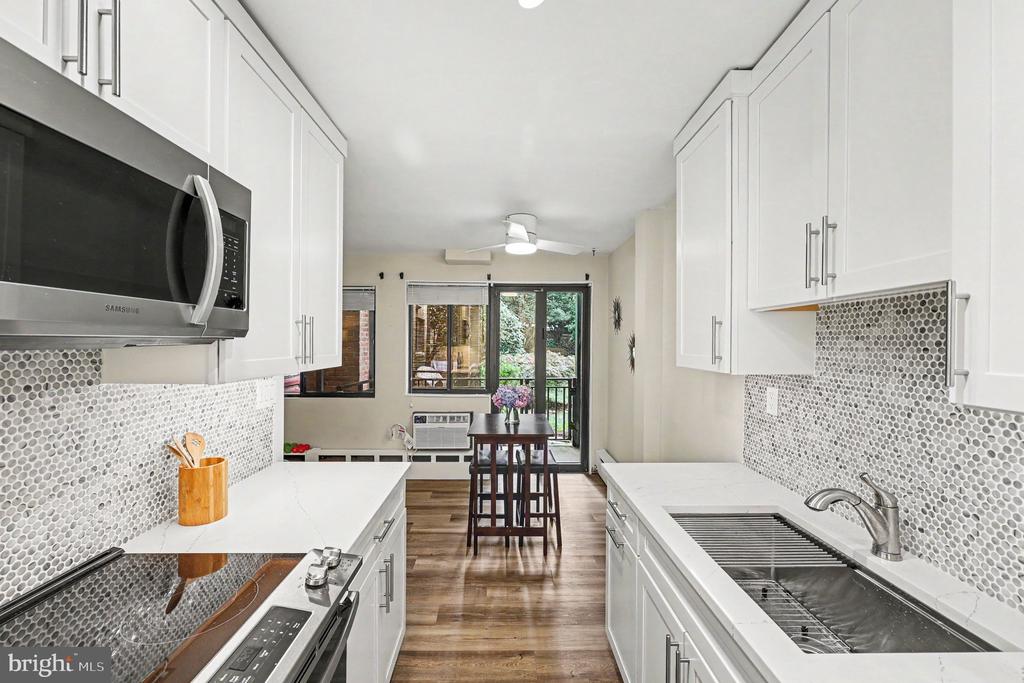 2325 42ND STREET NW Unit: 220