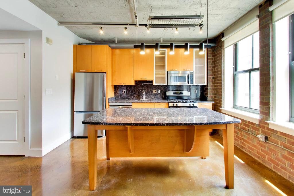 916 G STREET NW Unit: 404