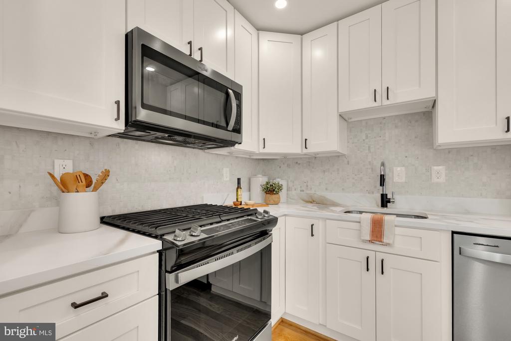 319 I STREET SW Unit: 200