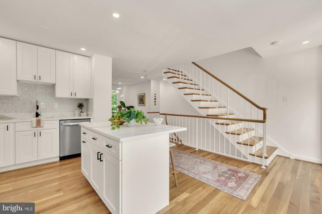 319 I STREET SW Unit: 200