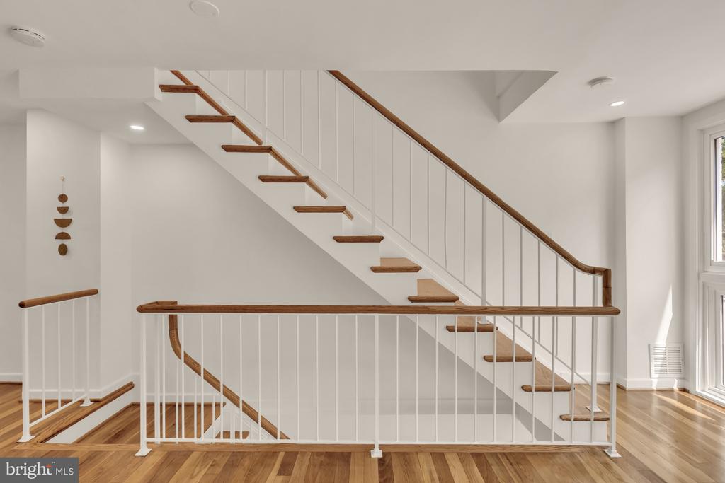 319 I STREET SW Unit: 200