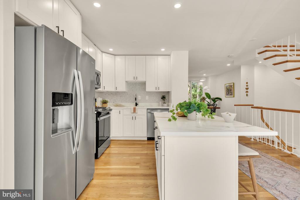 319 I STREET SW Unit: 200