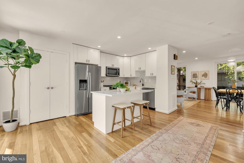 319 I STREET SW Unit: 200