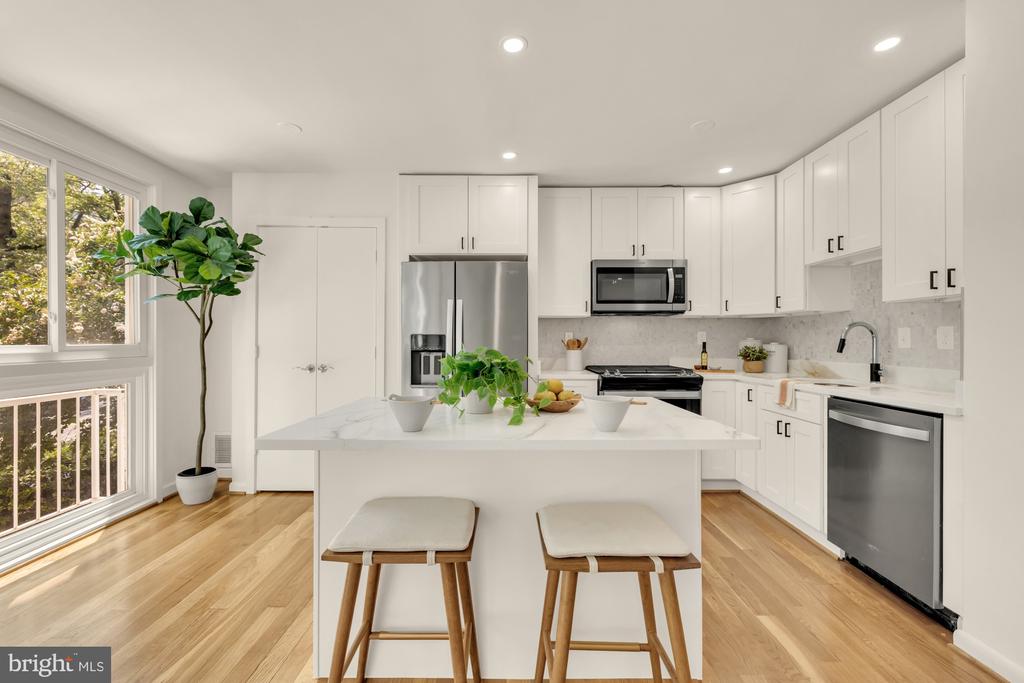 319 I STREET SW Unit: 200