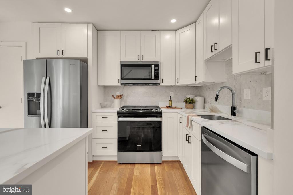 319 I STREET SW Unit: 200