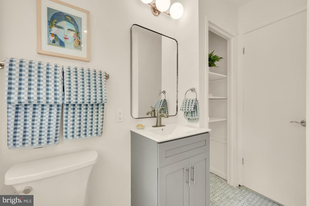 319 I STREET SW Unit: 200